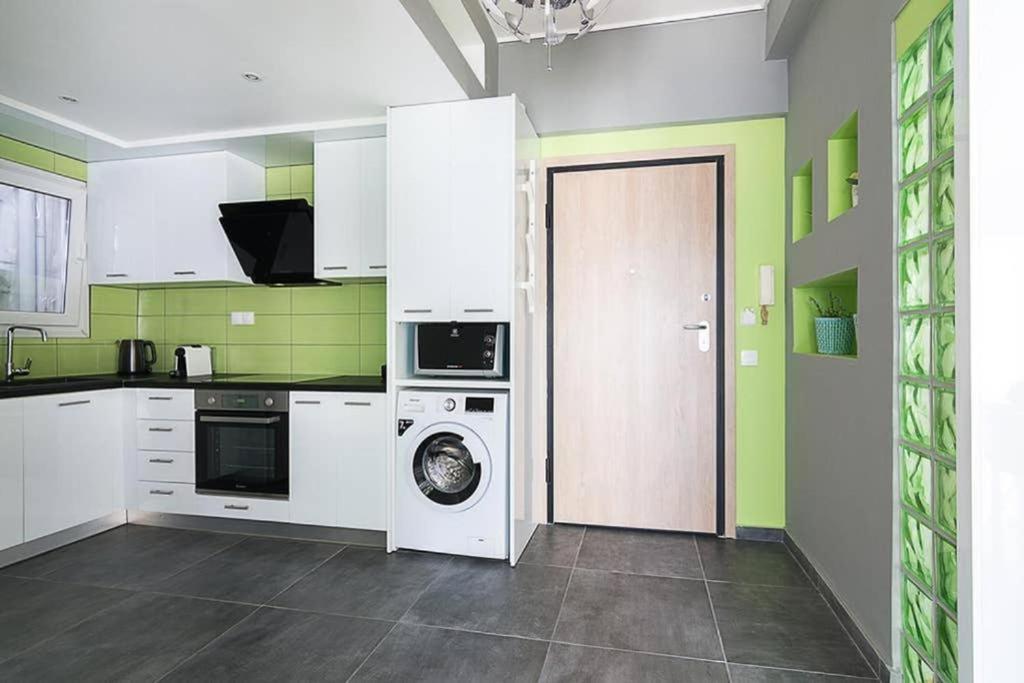 Sunlit 2br Oasis In Metaxourghio 3min From Metro Athens