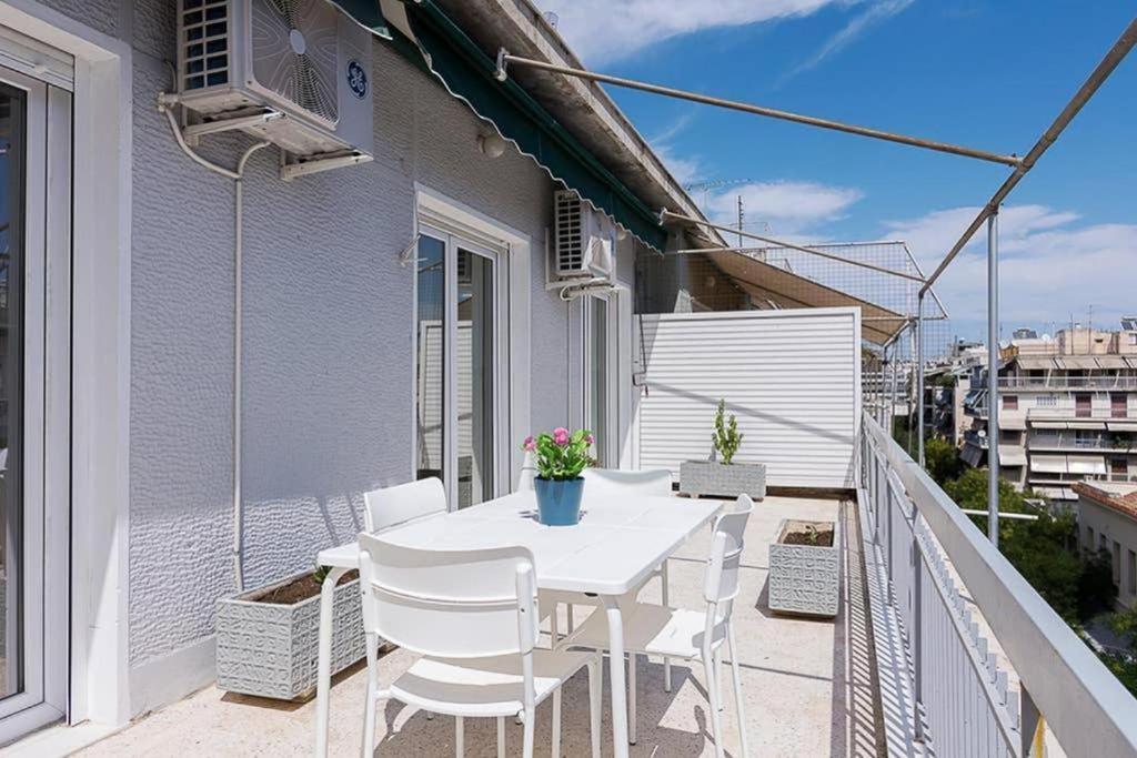 Sunlit 2br Oasis In Metaxourghio 3min From Metro Appartement Athènes